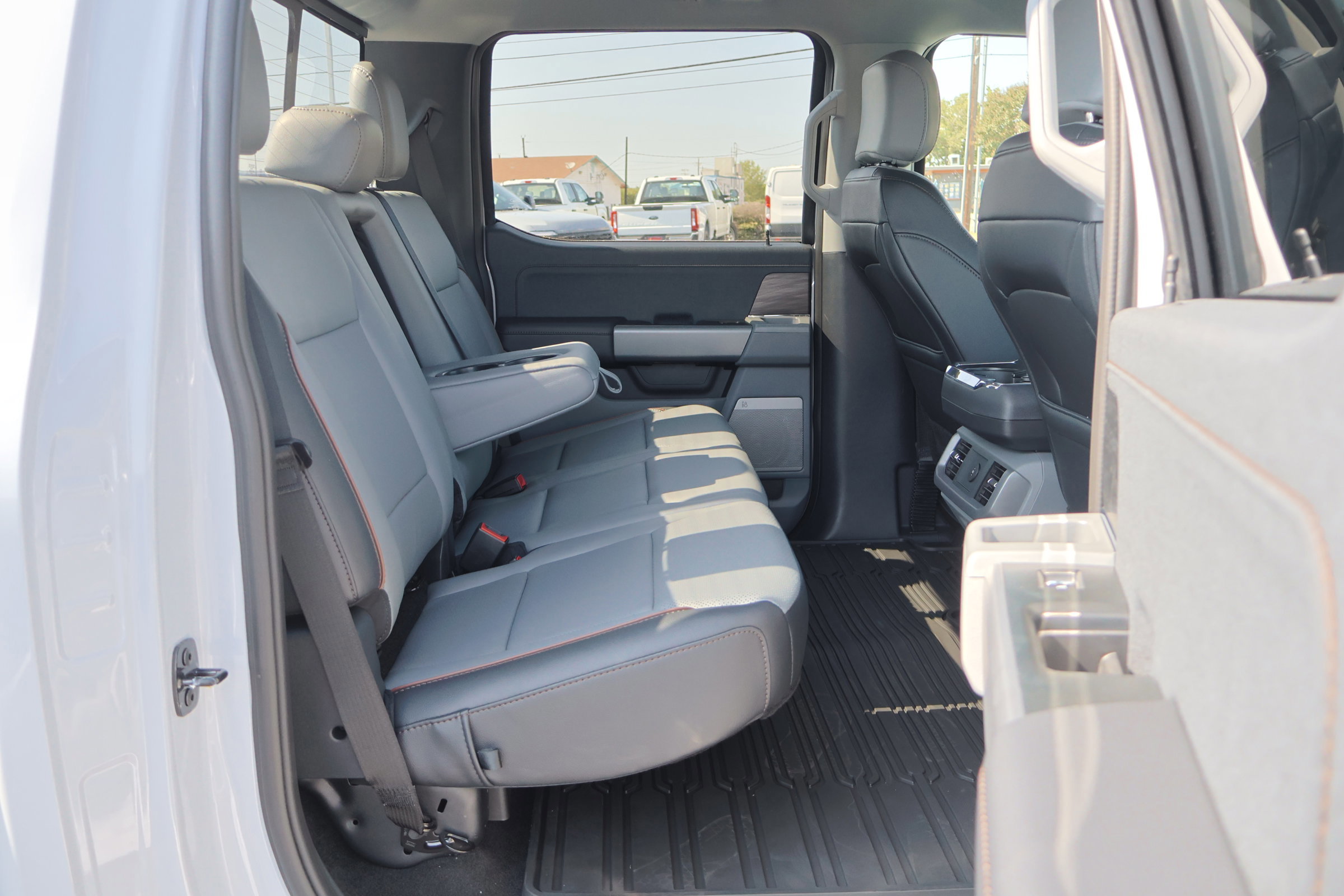 Certified 2025 Ford F150 Lariat w/ Equipment Group 501A Mid image 38