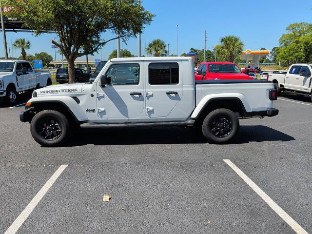 Used 2024 Jeep Gladiator Sport AWD/4WD image 4
