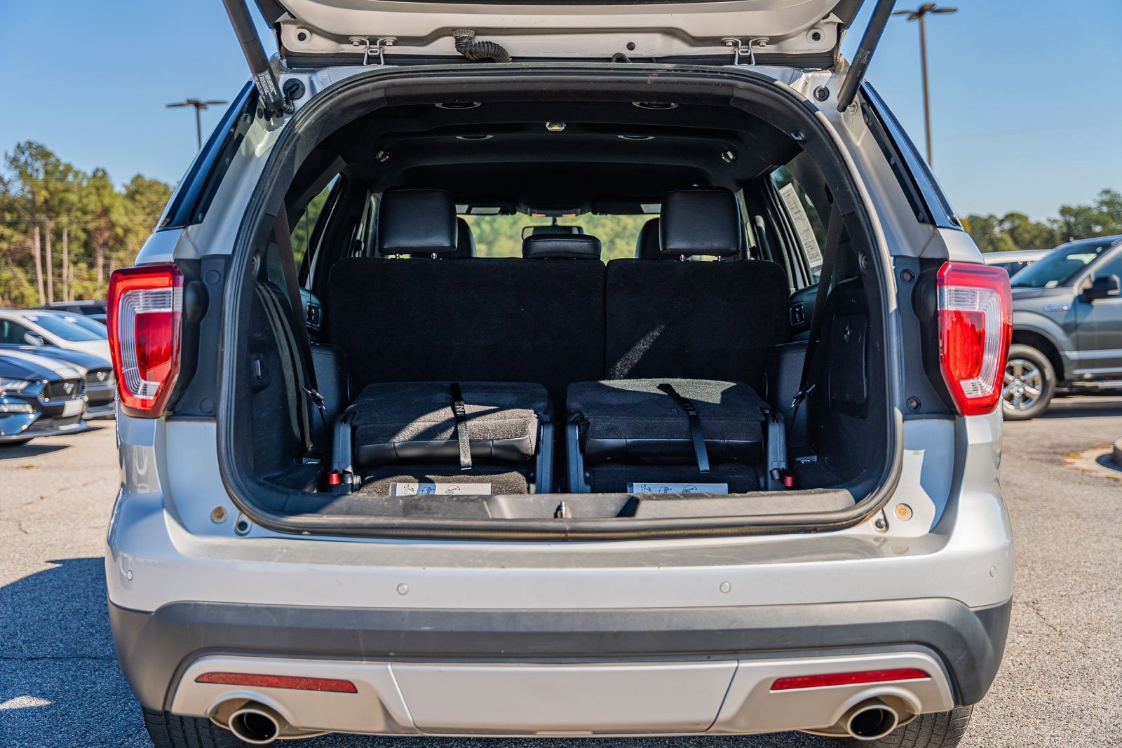 Certified 2017 Ford Explorer XLT w/ Equipment Group 202A image 17