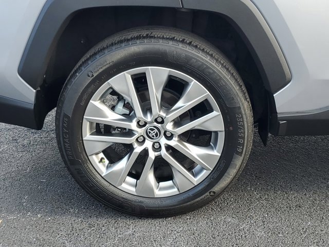 Used 2023 Toyota RAV4 XLE Premium image 7
