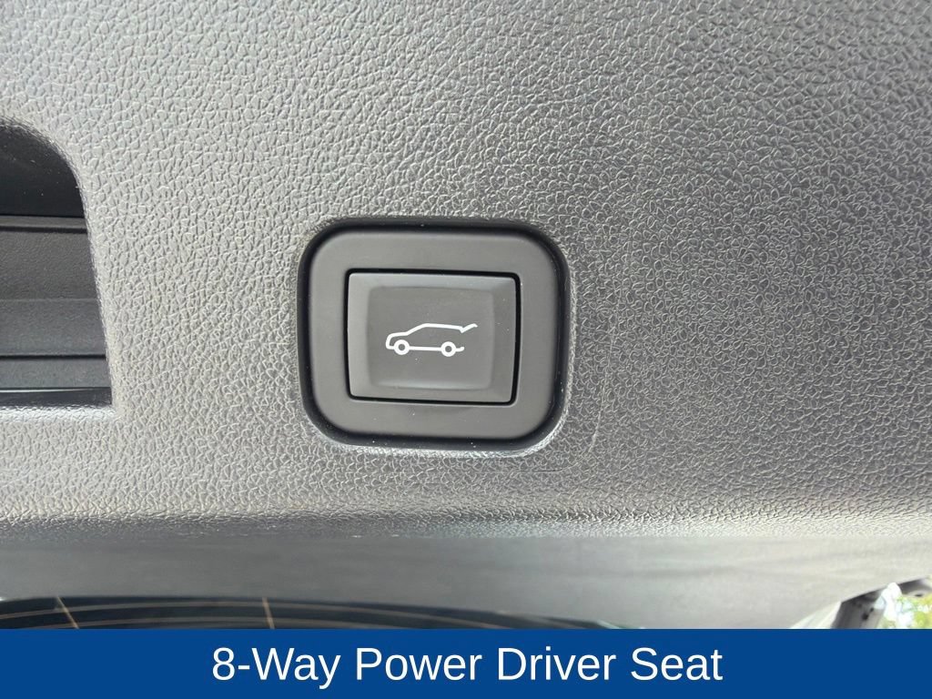 Used 2025 Chevrolet Traverse LT w/ Driver Confidence Package FWD image 11