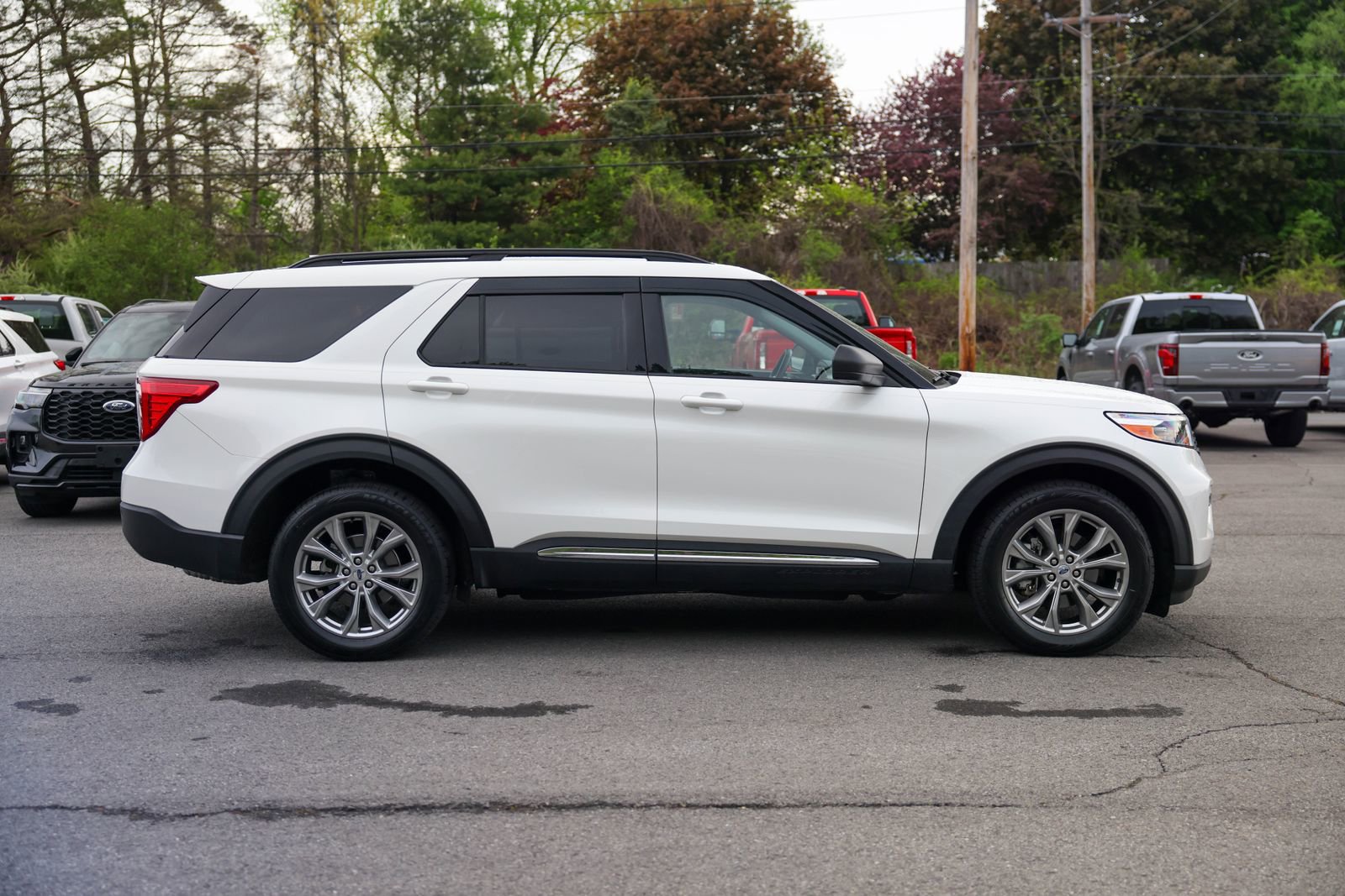 Certified 2023 Ford Explorer XLT w/ Equipment Group 202A AWD/4WD image 4