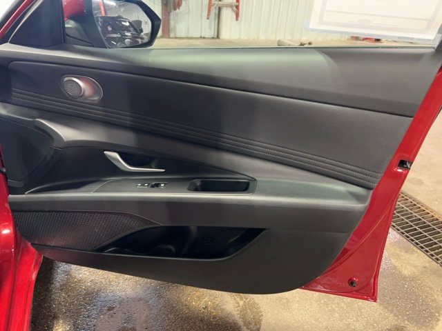 Used 2025 Hyundai Elantra SEL FWD image 26