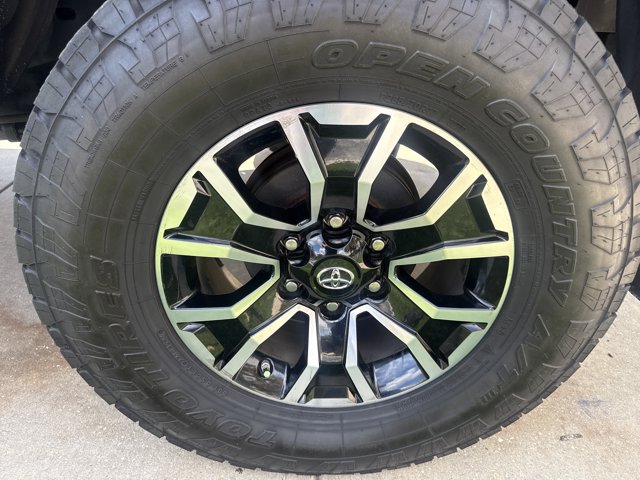 Used 2020 Toyota Tacoma TRD Sport w/ TRD Premium Sport Package AWD/4WD image 9