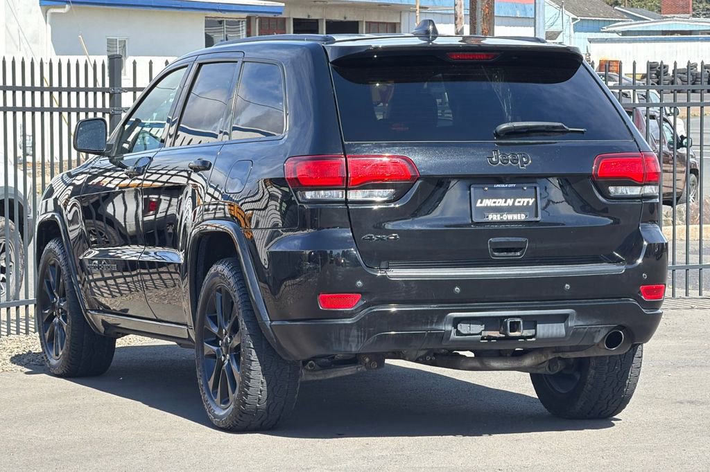 Used 2019 Jeep Grand Cherokee Altitude AWD/4WD image 4