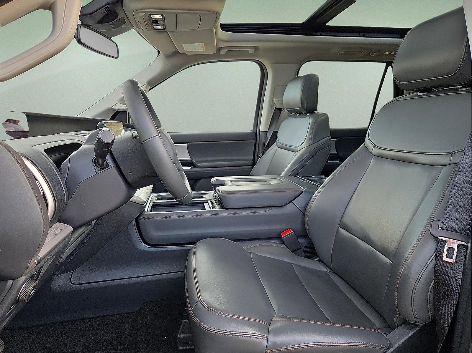 Certified 2025 Ford Expedition Active image 15