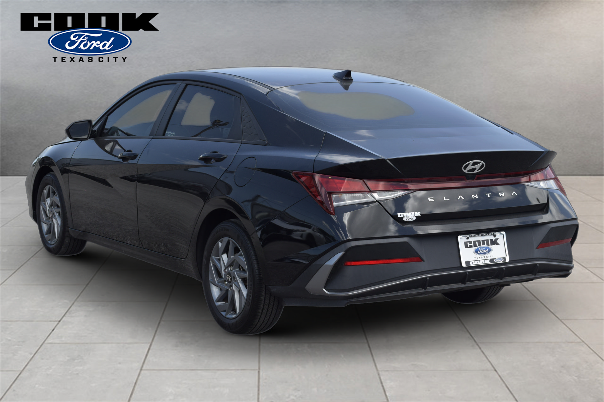 Used 2024 Hyundai Elantra SEL FWD image 4