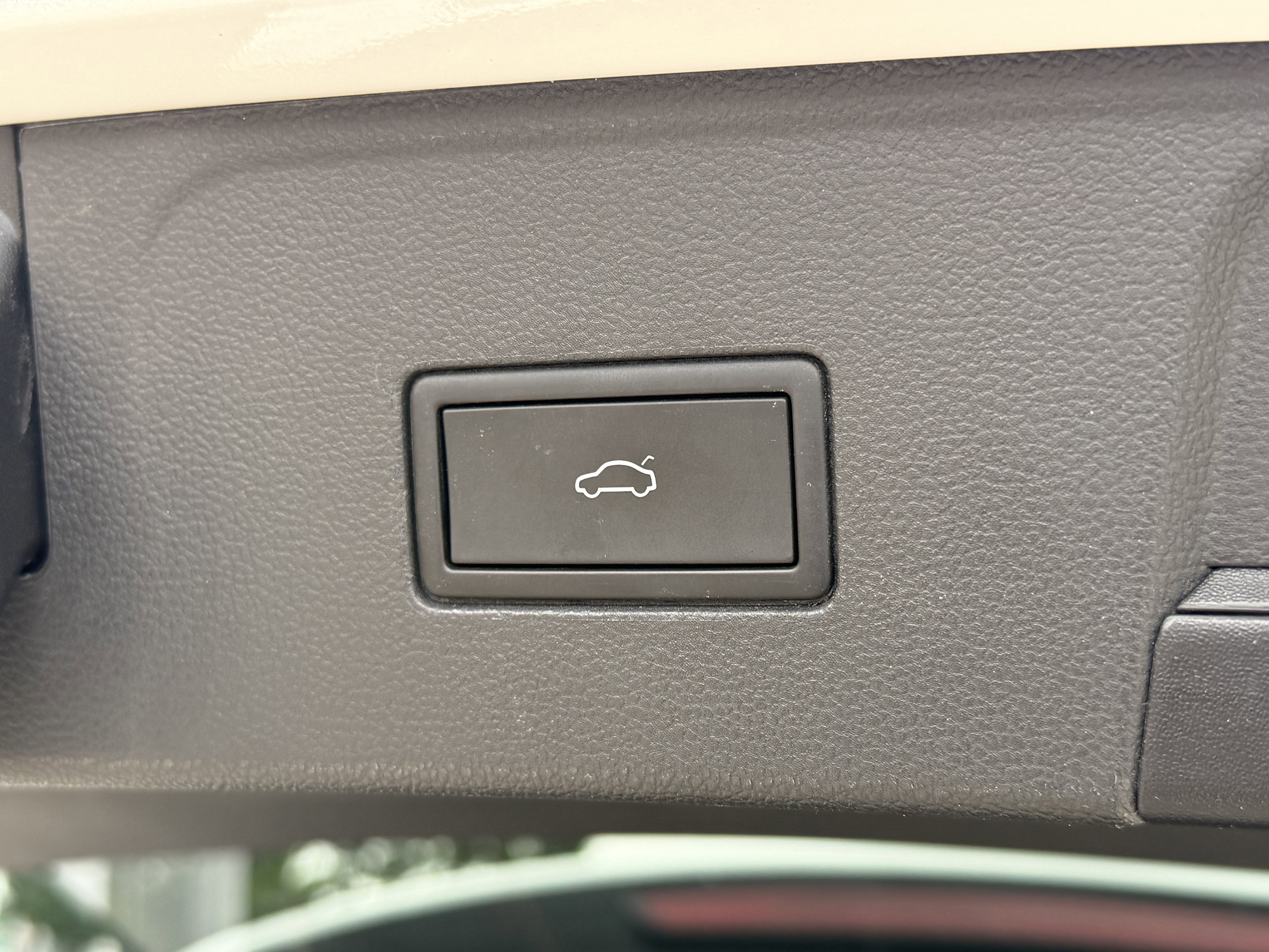 Used 2024 Volkswagen Atlas SE FWD image 12