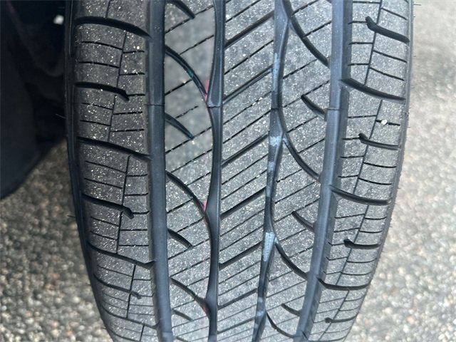 Used 2025 Toyota Camry LE w/ Convenience Package image 11