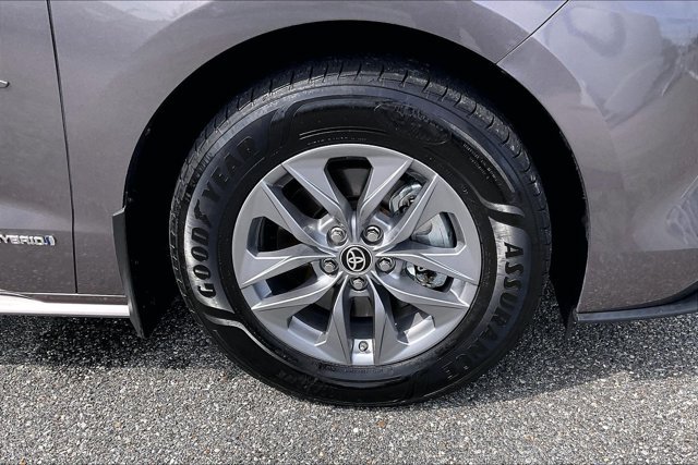Used 2021 Toyota Sienna XLE FWD image 9