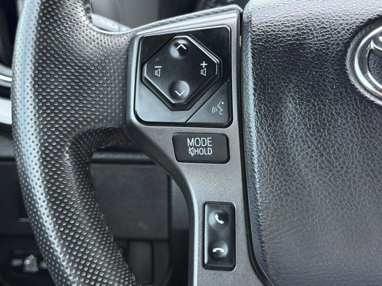 Used 2022 Toyota Tacoma TRD Off-Road w/ TRD Premium Off Road Package AWD/4WD image 13