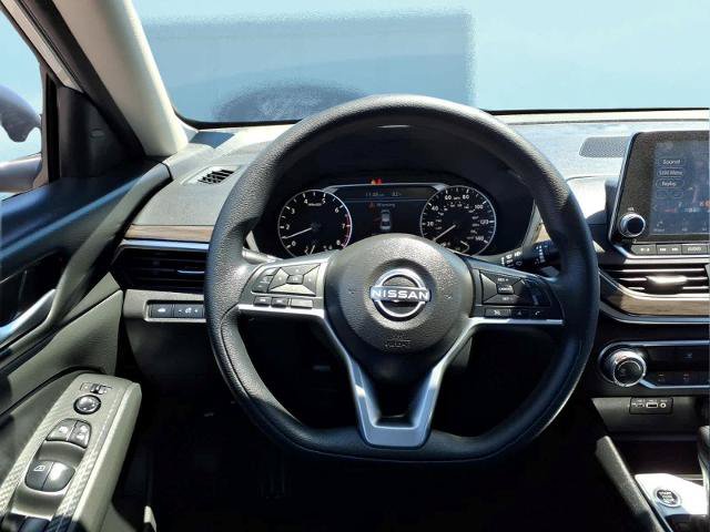 Used 2024 Nissan Altima 2.5 SV FWD image 22