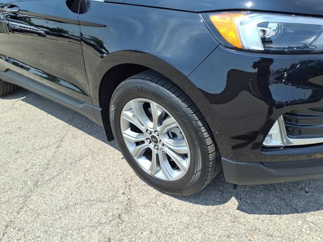Certified 2024 Ford Edge Titanium AWD/4WD image 4