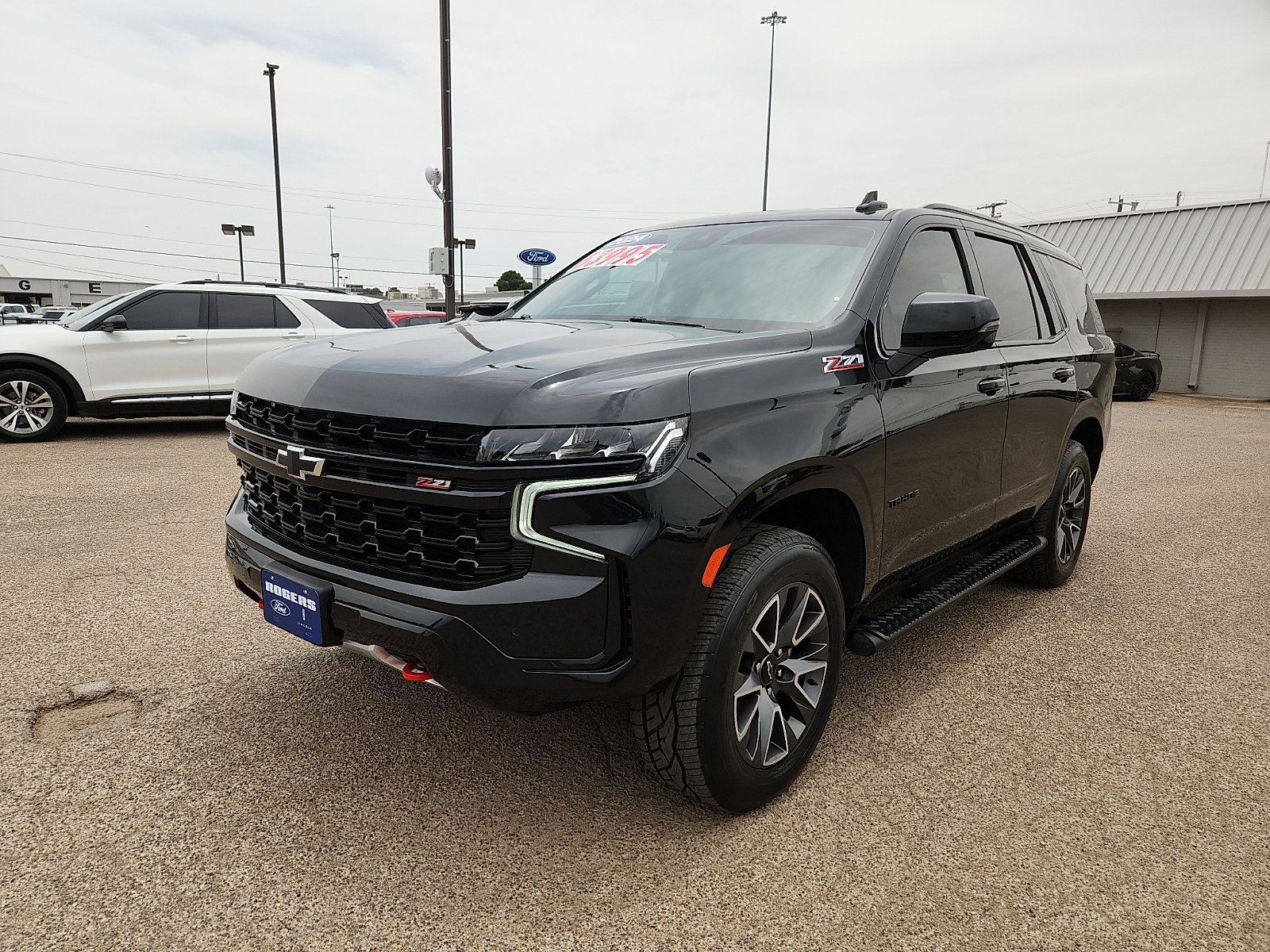 Used 2024 Chevrolet Tahoe Z71 w/ Luxury Package AWD/4WD image 3