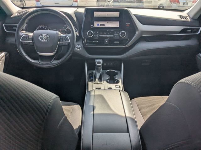 Used 2023 Toyota Highlander LE image 25