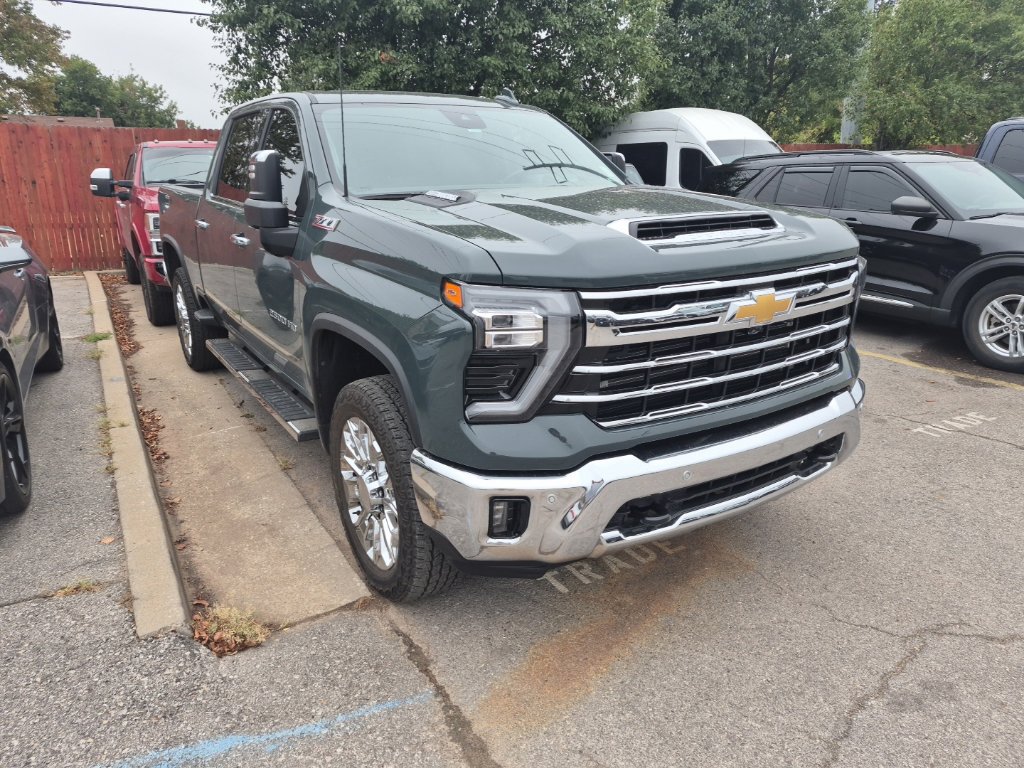 Used 2026 Chevrolet Silverado 2500 LTZ w/ LTZ Premium Package AWD/4WD image 32