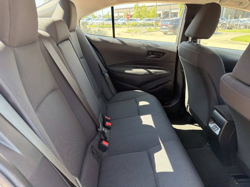 Used 2025 Toyota Corolla LE FWD image 11