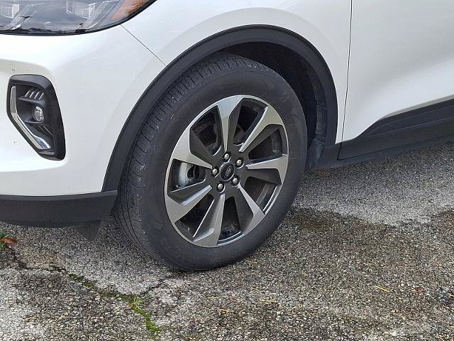 Certified 2023 Ford Escape Platinum AWD/4WD image 4