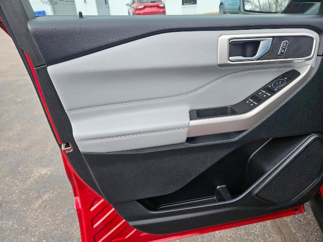 Certified 2024 Ford Explorer XLT w/ Equipment Group 202A image 15