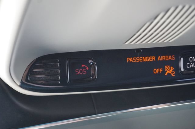 Used 2021 Volvo XC40 T4 Momentum w/ Protection Package Premier FWD image 30