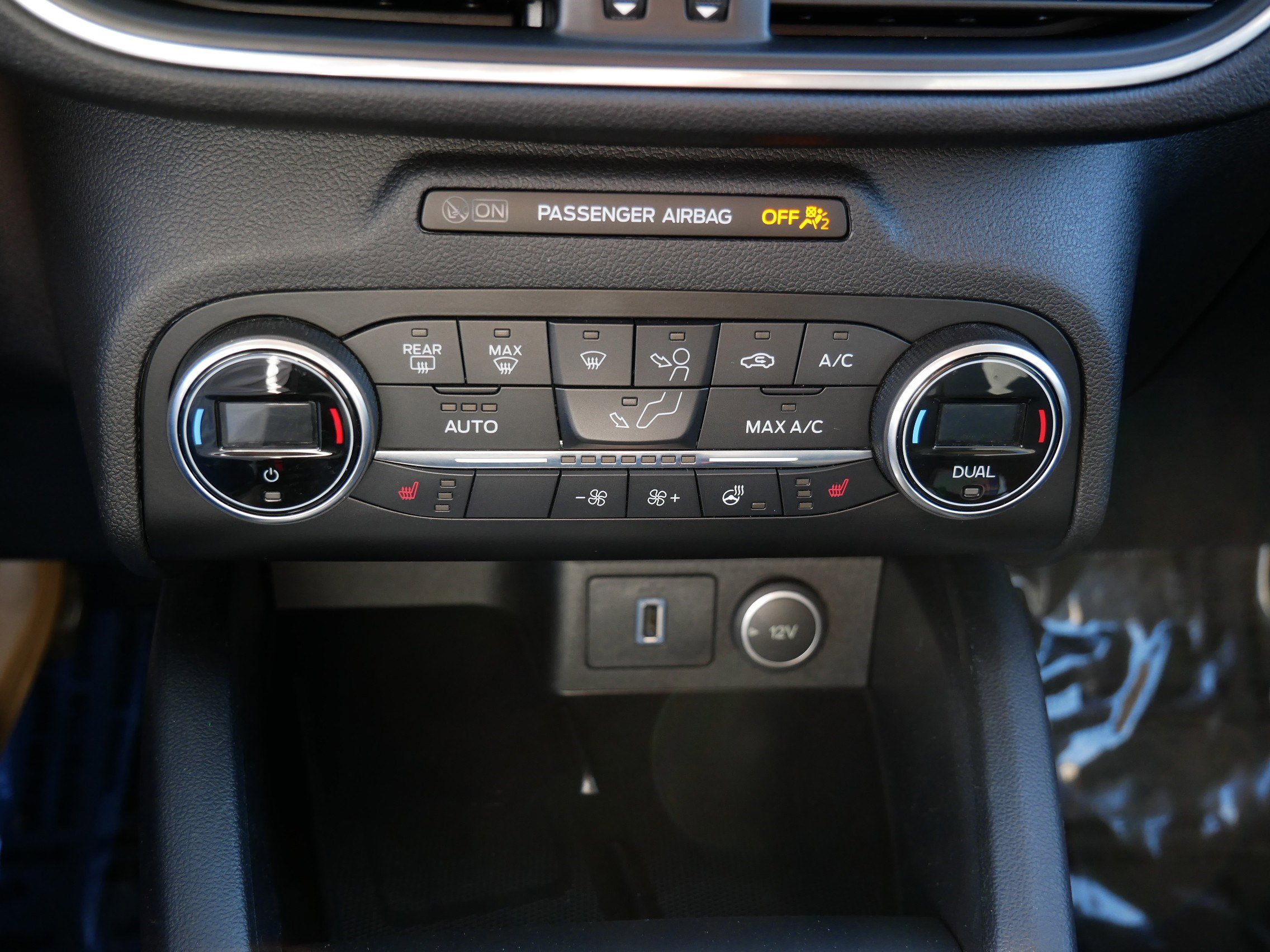 Certified 2020 Ford Escape Titanium AWD/4WD image 23