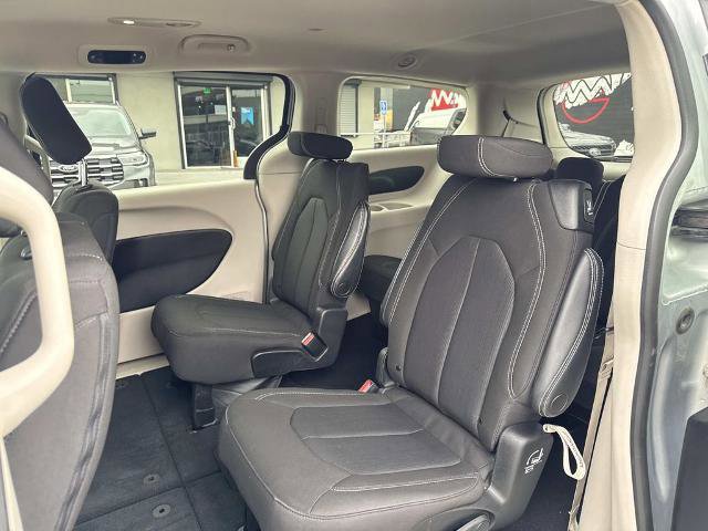 Used 2023 Chrysler Voyager LX image 14