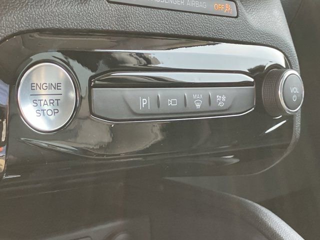 Certified 2025 Ford Escape SE w/ PHEV Premium Package FWD image 28