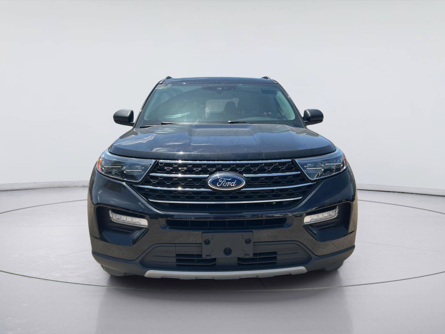 Certified 2023 Ford Explorer XLT w/ Equipment Group 202A AWD/4WD image 2