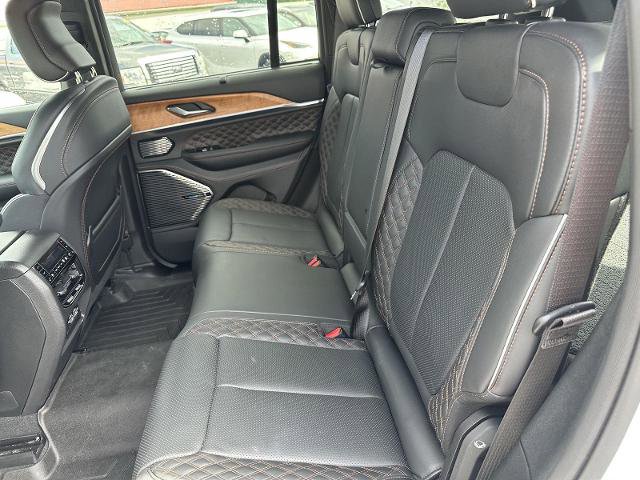 Used 2024 Jeep Grand Cherokee Summit AWD/4WD image 16