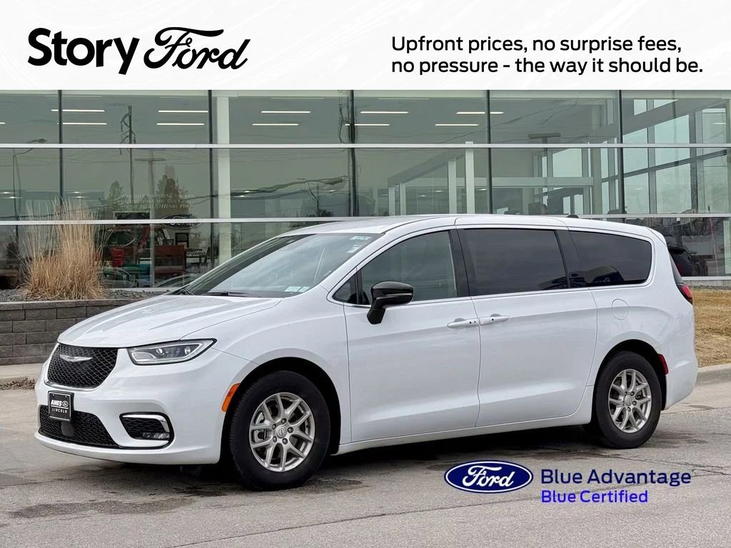 Used 2025 Chrysler Pacifica Select image 1