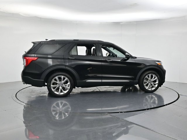 Certified 2024 Ford Explorer Platinum w/ Technology Package AWD/4WD image 2
