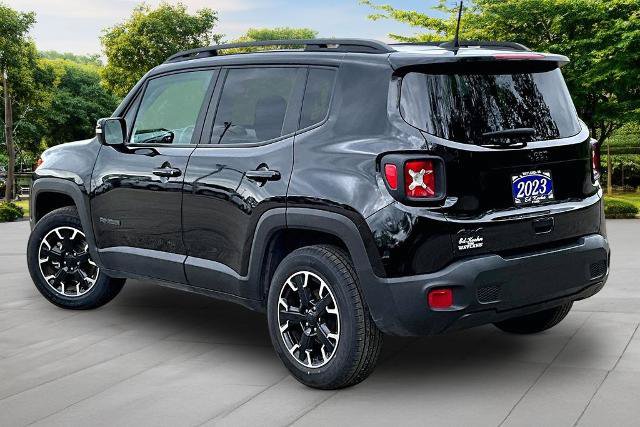 Used 2023 Jeep Renegade Latitude AWD/4WD image 2