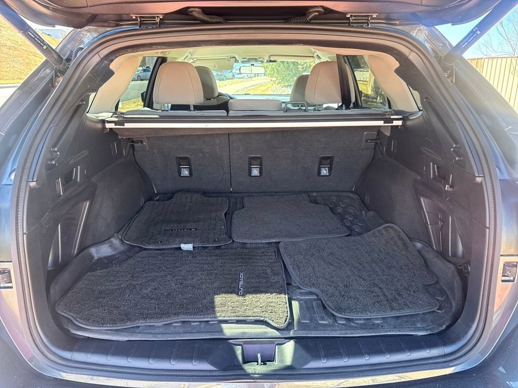 Used 2023 Subaru Outback Premium image 8