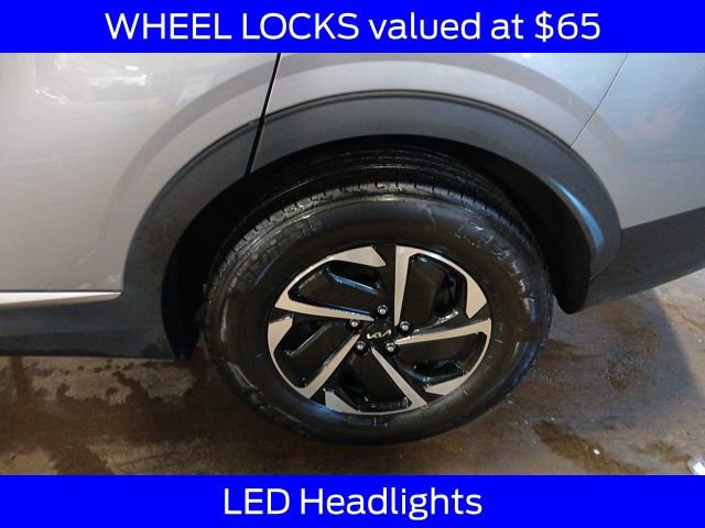 Used 2023 Kia Sportage LX image 5