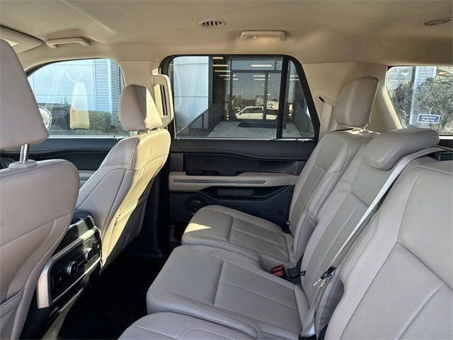 Certified 2024 Ford Expedition Max XLT image 5