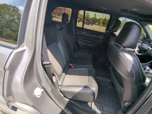 Used 2024 Jeep Grand Cherokee Altitude AWD/4WD image 33