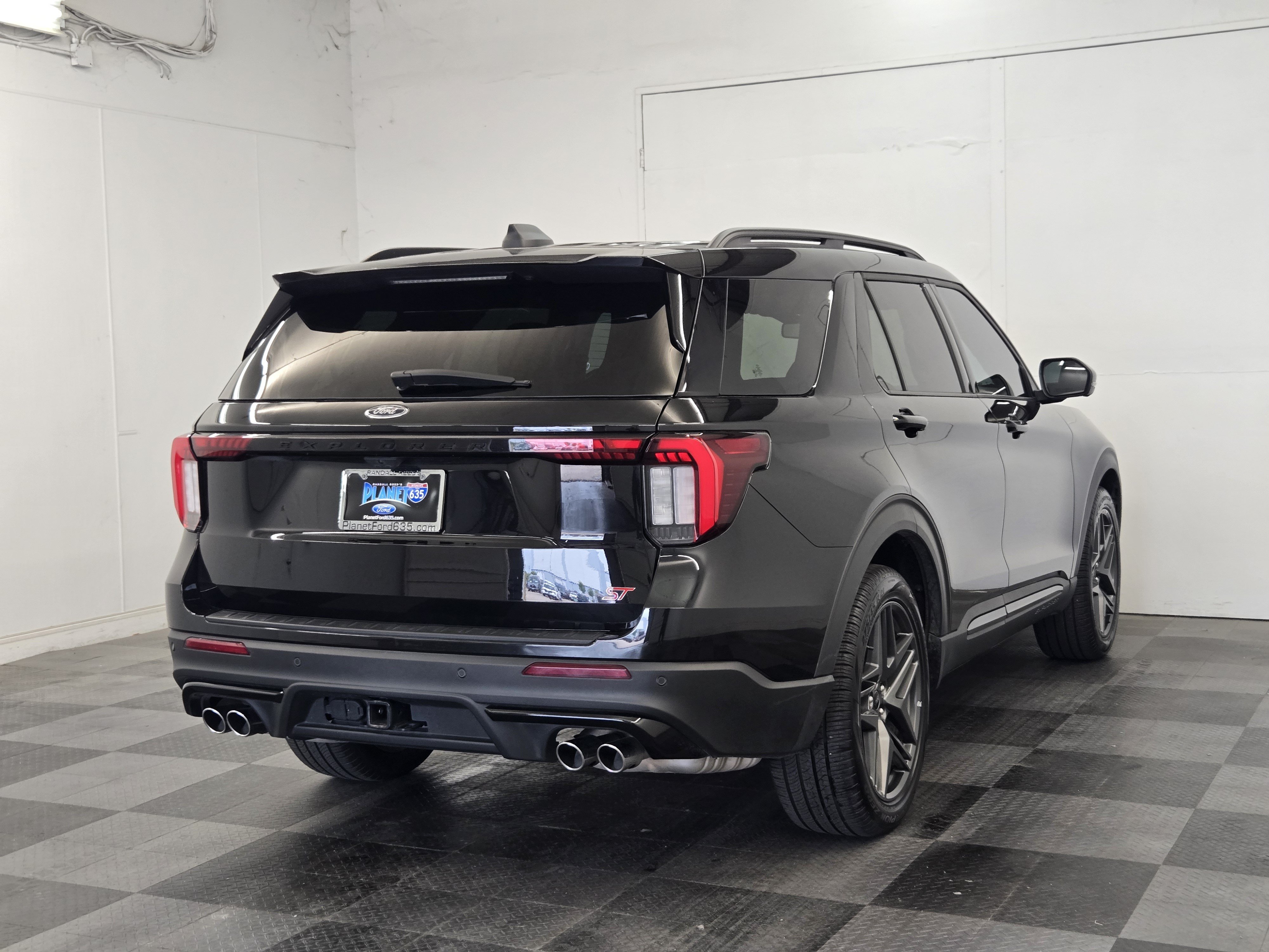 Certified 2025 Ford Explorer ST AWD/4WD image 7