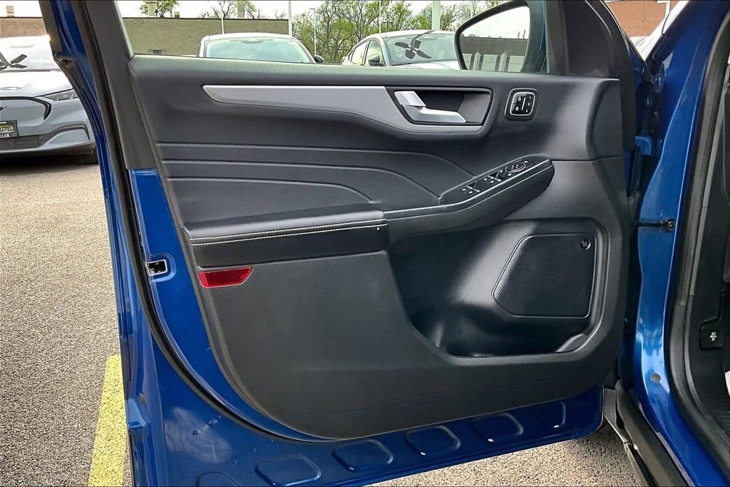 Certified 2023 Ford Escape Platinum w/ Premium Technology Package AWD/4WD image 22