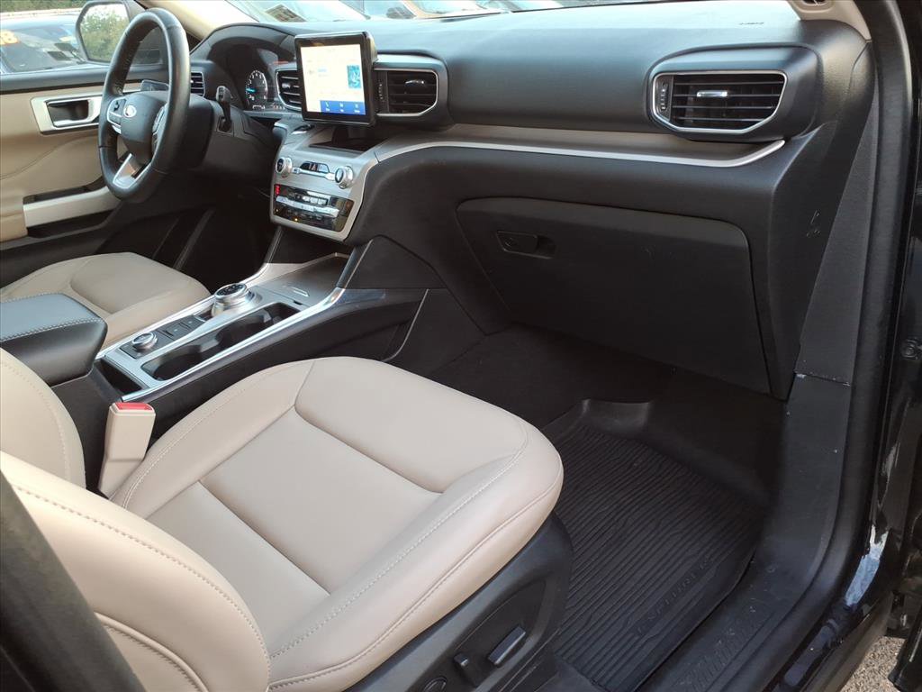 Certified 2022 Ford Explorer XLT w/ Equipment Group 202A image 10