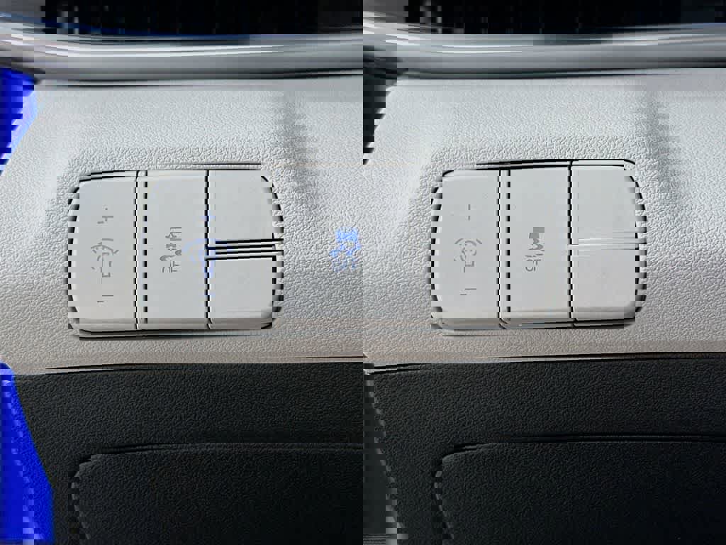 Used 2026 Hyundai Elantra Limited w/ Cargo Package image 24