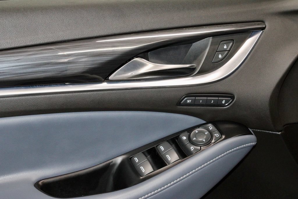 Used 2024 Buick Enclave Premium AWD/4WD image 23