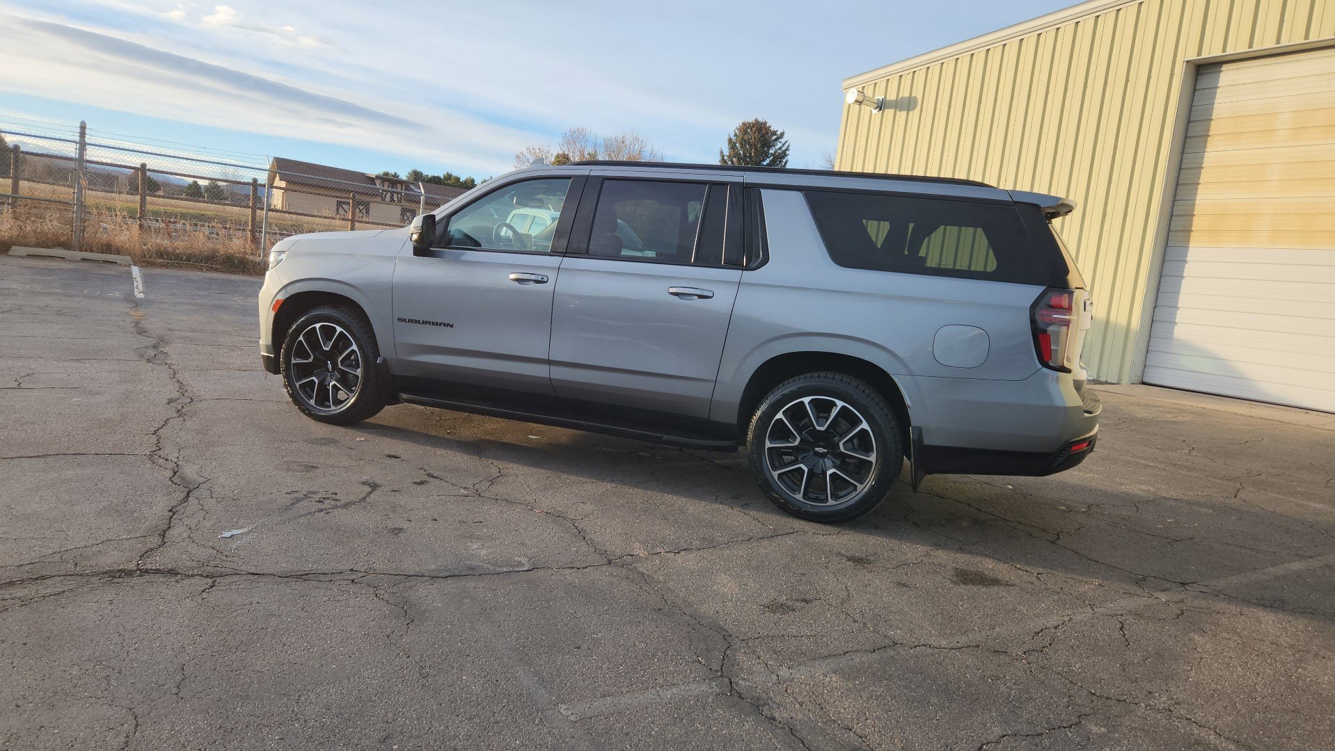 Used 2023 Chevrolet Suburban RST w/ Luxury Package image 8