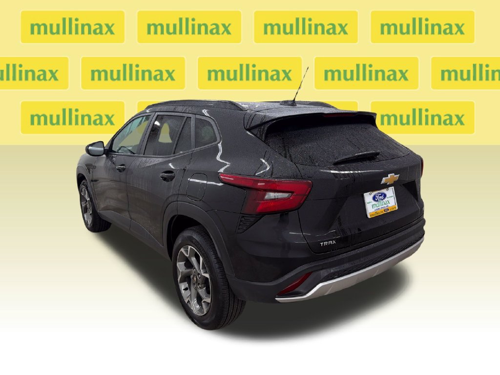 Used 2025 Chevrolet Trax LT FWD image 10