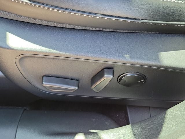Certified 2025 Ford Escape Platinum AWD/4WD image 6