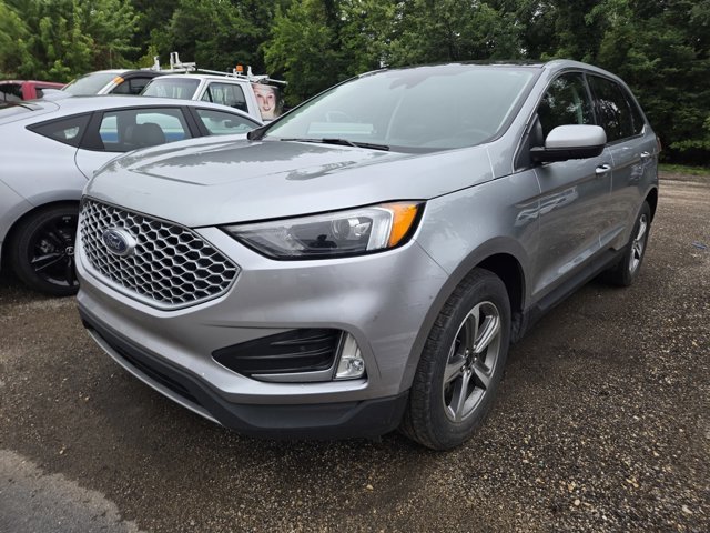 Certified 2024 Ford Edge SEL w/ Convenience Package AWD/4WD image 2