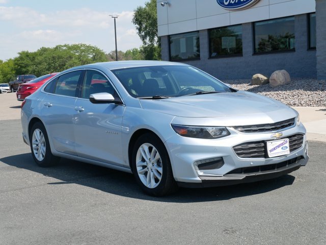 Used 2017 Chevrolet Malibu LT w/ Driver Confidence Package FWD image 2