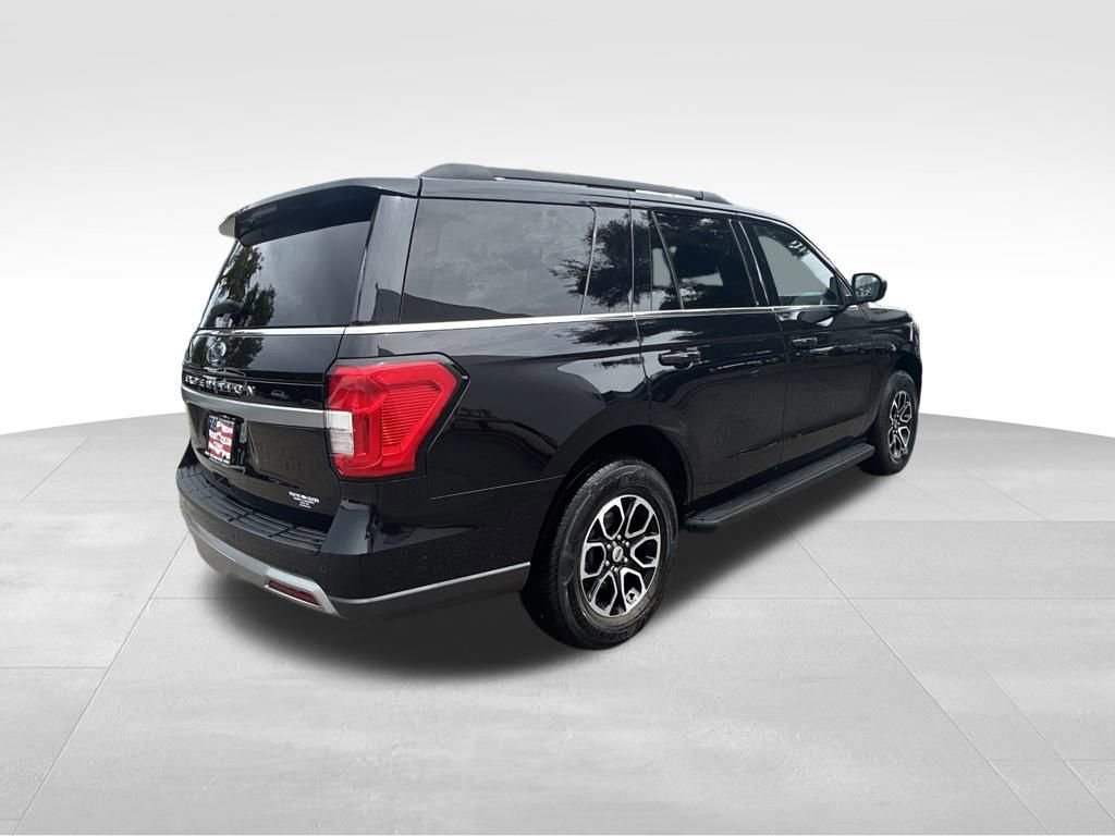 Certified 2024 Ford Expedition XLT image 3