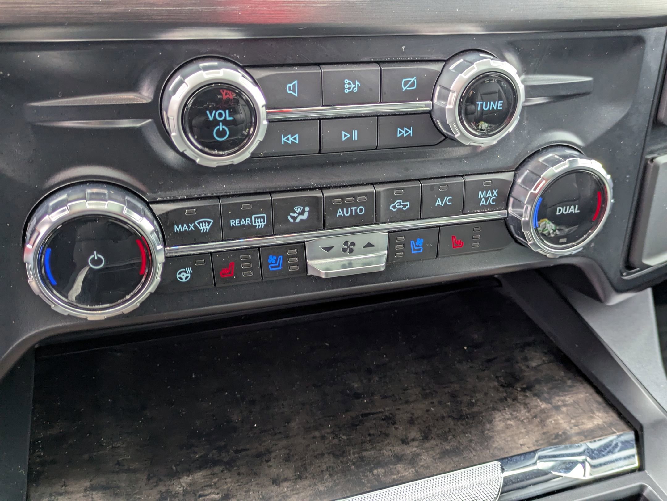 Certified 2024 Ford F250 Lariat w/ Lariat Ultimate Package image 27