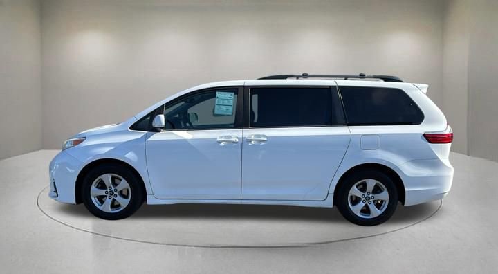Used 2019 Toyota Sienna LE w/ Carpet Mat Package FWD image 5