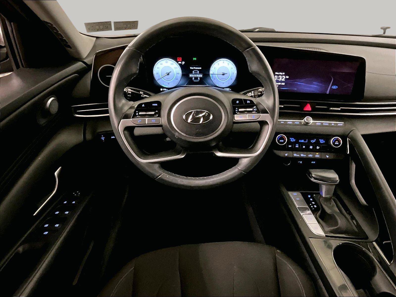 Used 2023 Hyundai Elantra SEL w/ Convenience Package FWD image 5